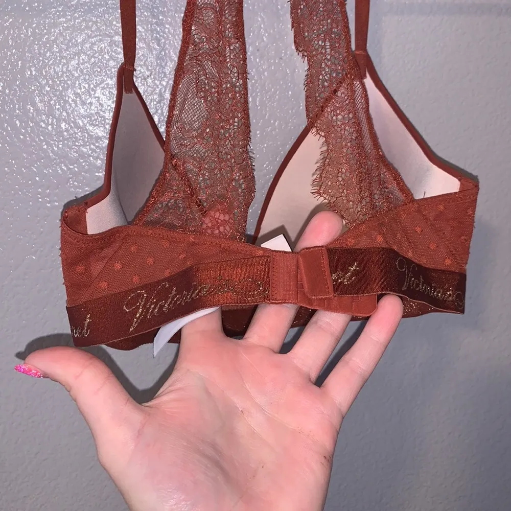 Victoria's Secret  rust color 32C lightly lined wireless t-shirt bra - Image 5