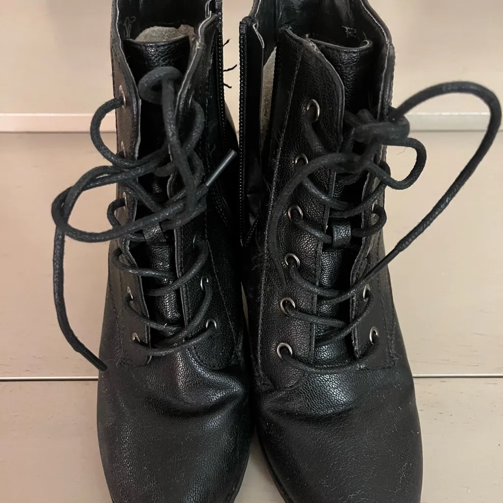 Stylish Black Lace - Image 4