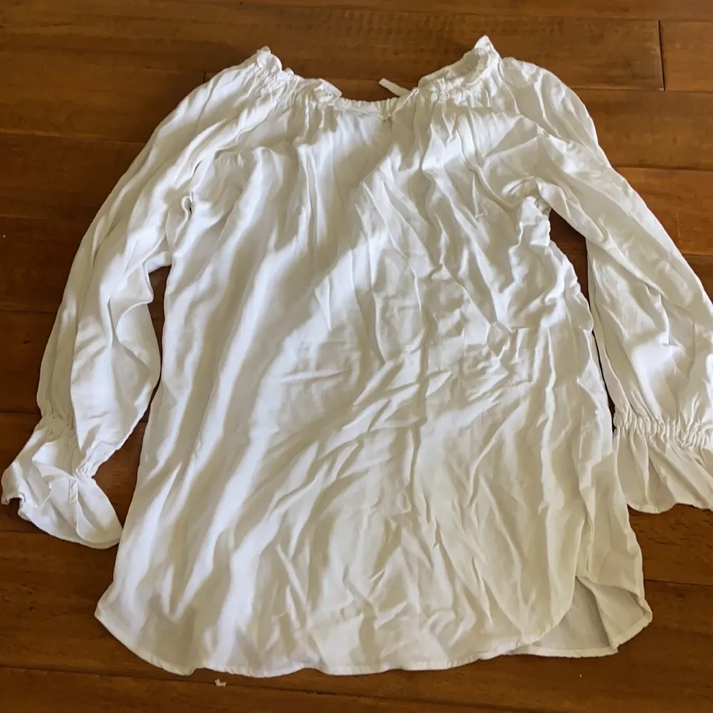 Women’s pirate style off the shoulder top Size undefined - Image 2