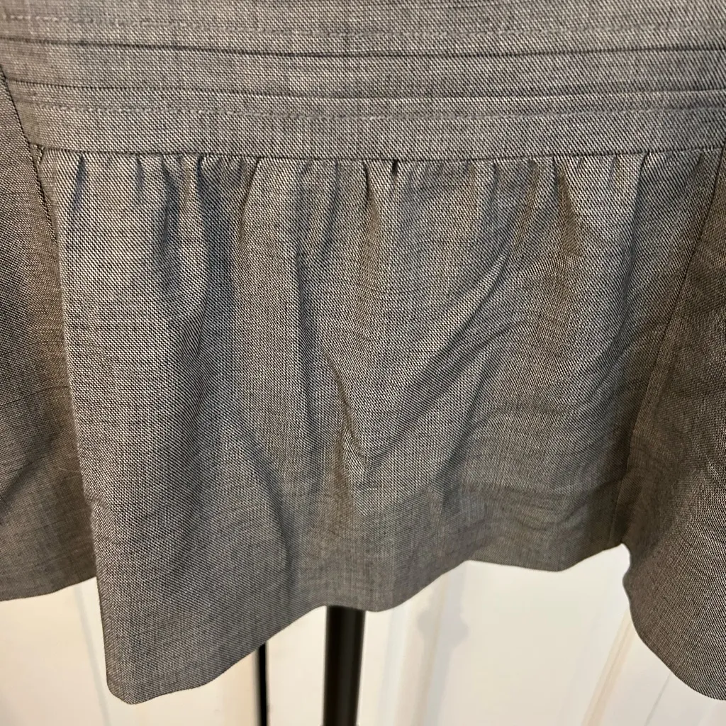 Tahari ASL 2 button pleated back blazer! Soft wool! Soooo cute with Jeans - Image 6