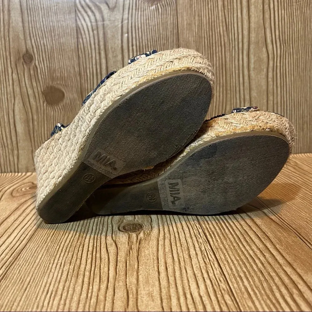 Mia Karmen 8.5 floral wedge sandal - Image 3