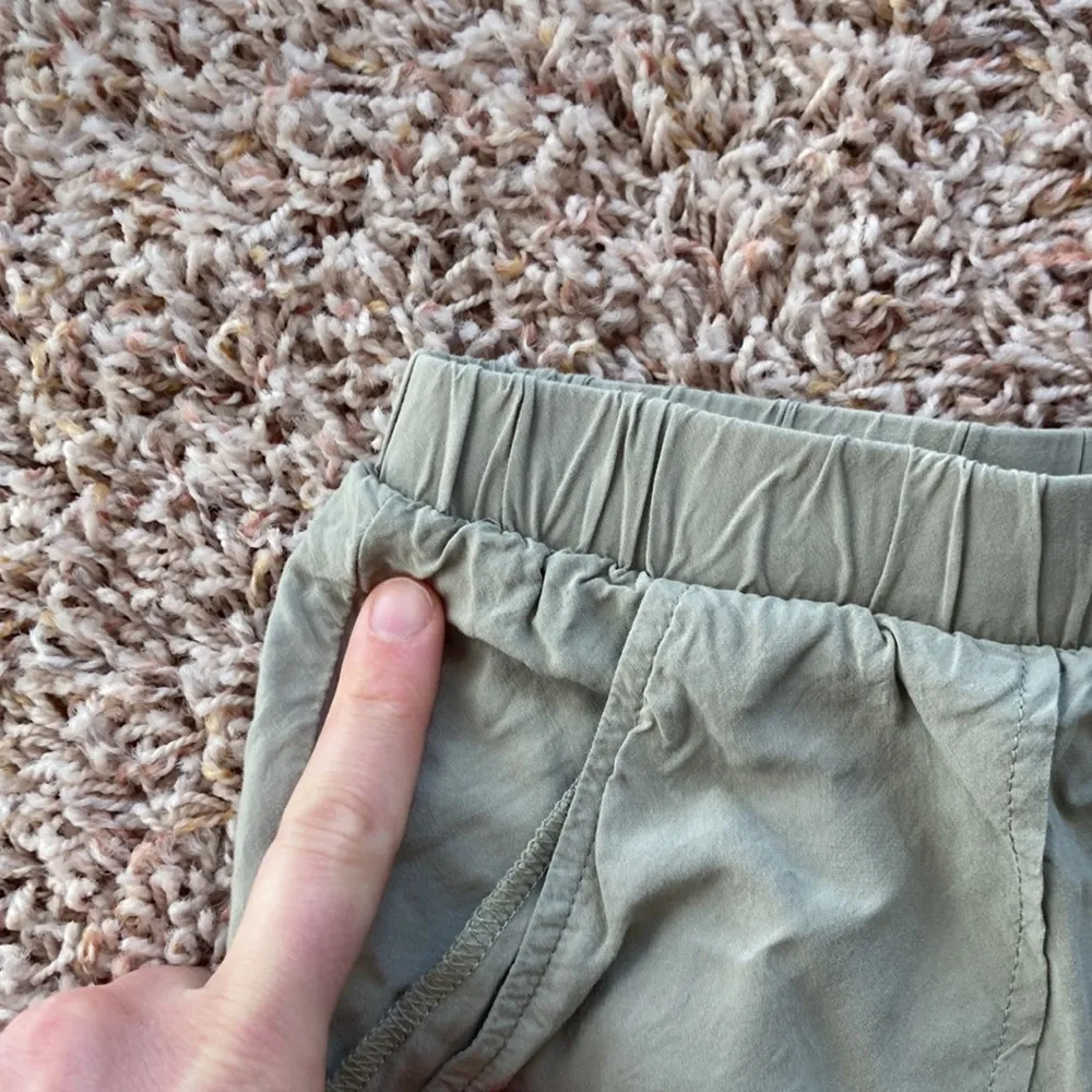 Michael Kors deep pocket draw string shorts in khaki green sz S GUC - Image 6