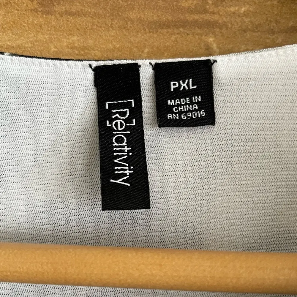 Relativity mock wrap abstract print drape neck petite sleeveless blouse size PXL - Image 8