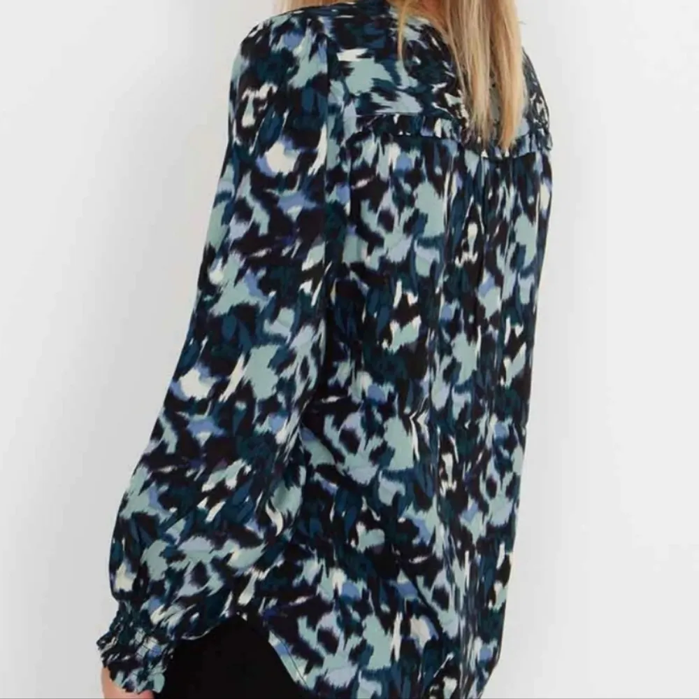 BeachLunchLounge Piper Printed Ecovero Top for Women in Blue Falls Size XS - Image 2