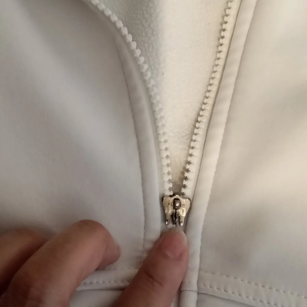 Patagonia women's Fleece lined full zip jacket size Medium(fair condition) - Image 5