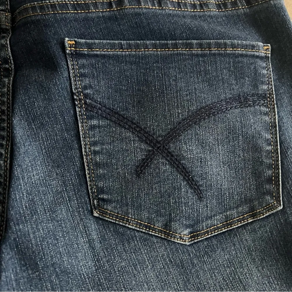 NEW Christopher & Banks Straight Leg Modern Fit Jeans, Med Stonewash, Size 10 - Image 7