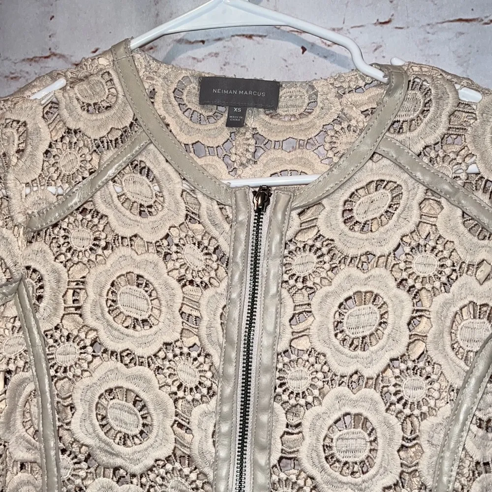 Neiman Marcus XS Moto Jacket ivory zip front faux leather trim pockets crochet - Image 2
