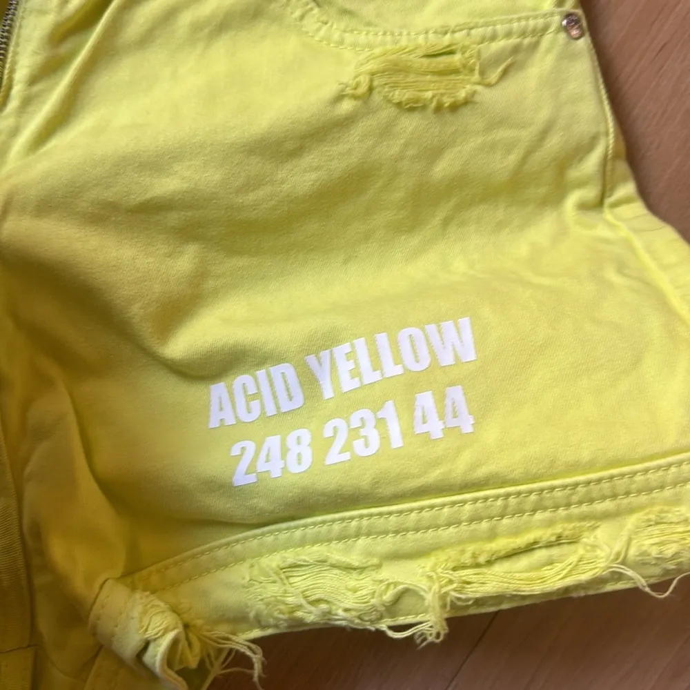 M.S.G.M. Acid Yellow cotton denim shorts Size undefined - Image 2