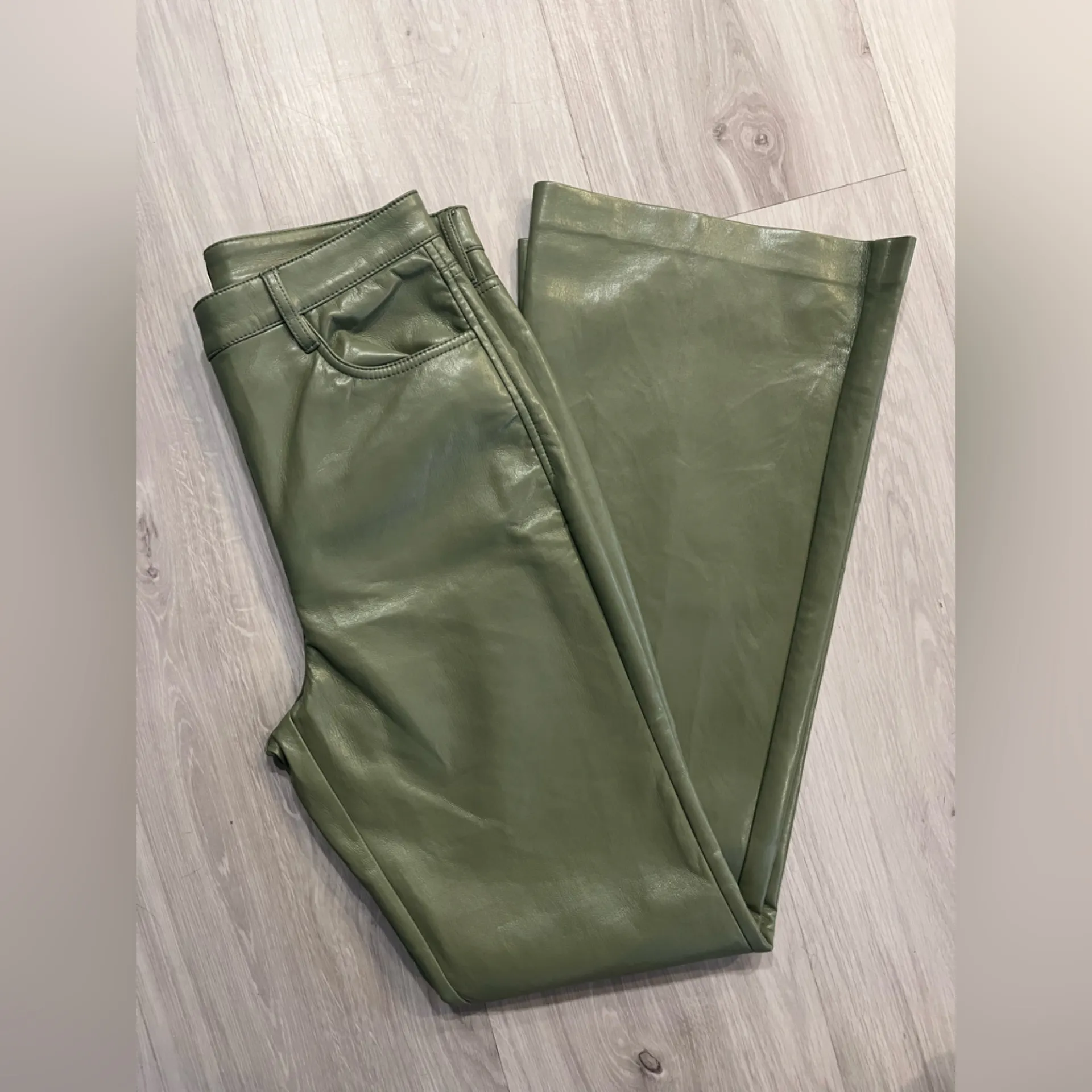 NWOT Wilfred Aritzia Olive Leather Pants - Image 10
