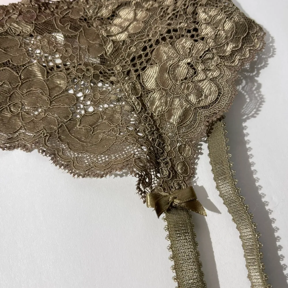 Victoria’s Secret Floral Lace Garter Belt. - Image 6