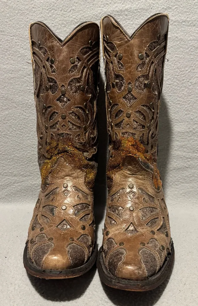 Unbranded women’s glitter inlay and studded western boots approx. size 6 Brown - Image 1
