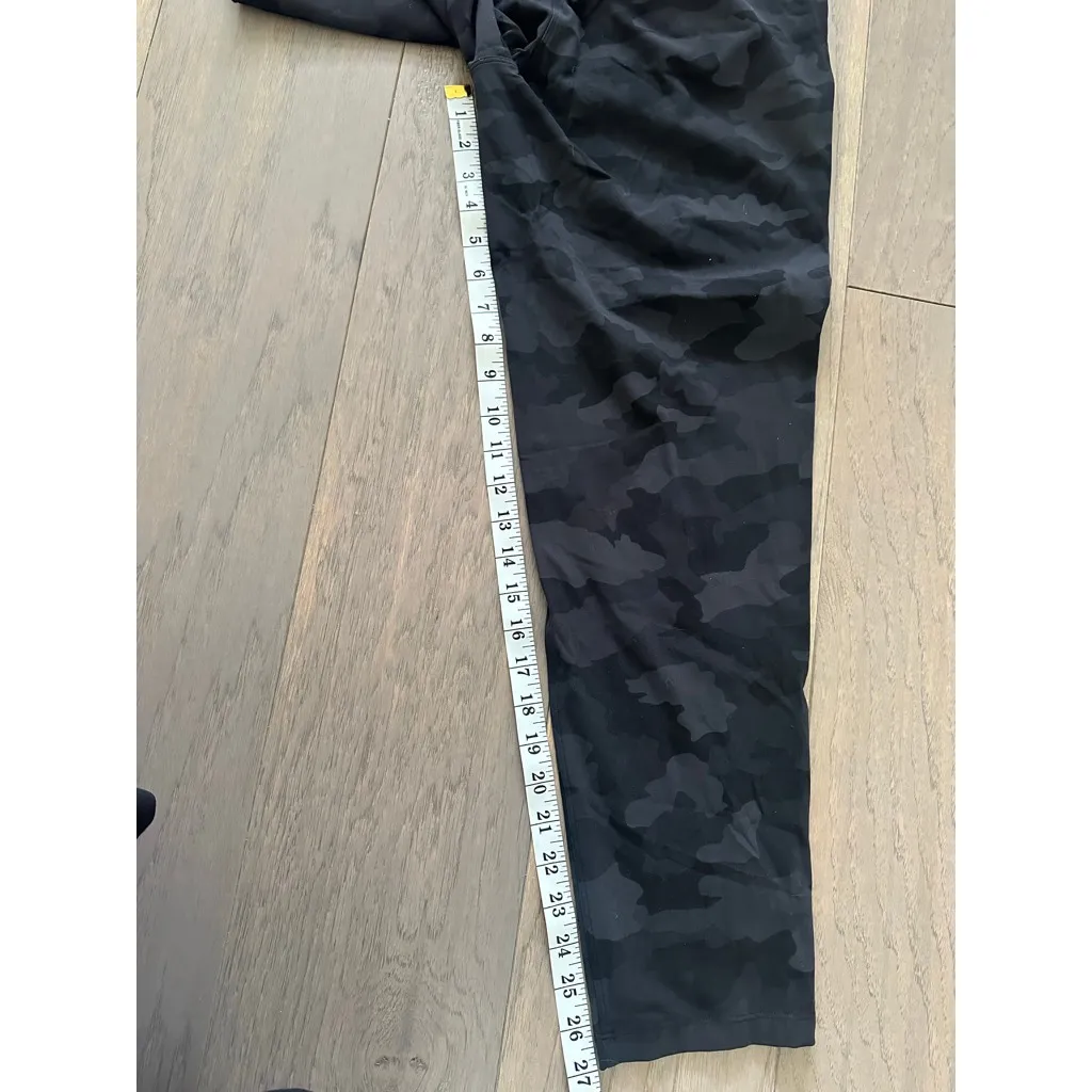 Women's Lululemon Black Grey Camo Pants Size 4 - Image 9