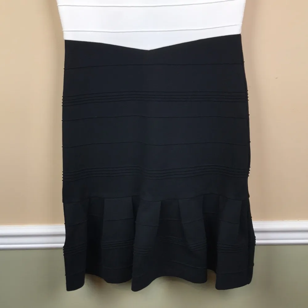 Ted Baker Women’s Color Block White Black Ribbed Bandage Ruffle Hem Dress Size 6 - Image 3