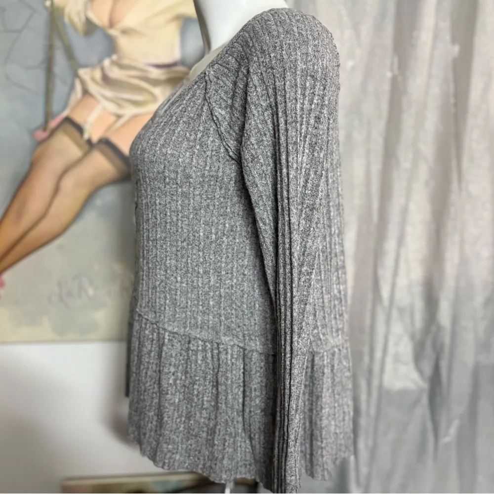 Mossimo woman’s long sleeve sweater size XS Gray - Image 5