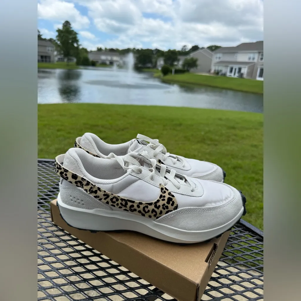 Nike women’s Leopard Accent White Sneakers size 9.5 - Image 6