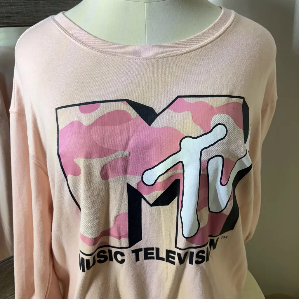 Love Tribe MTV Logo Sweatshirt - Image 11