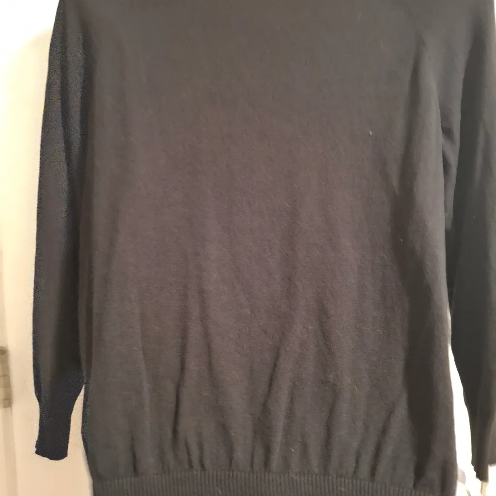Torrid Sz 1 Black Sweater with Red Lips Design - Image 11