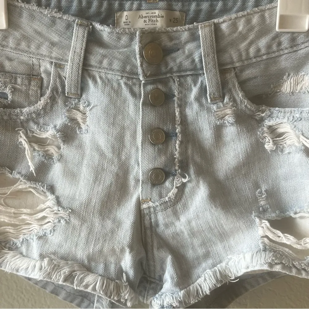 Abercrombie & Fitch Women's Distressed Denim Shorts Blue Size 0 - Image 3