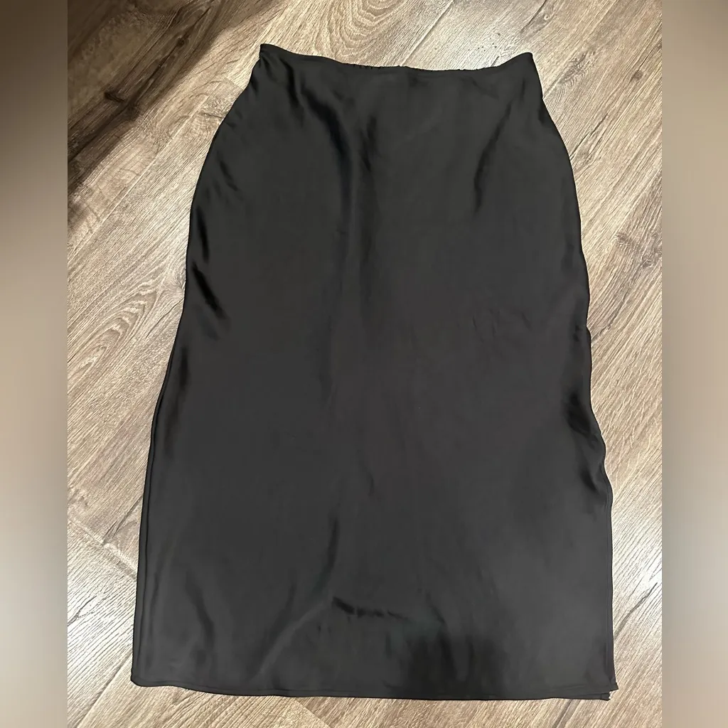 Old Navy Black Satin Midi Skirt - Image 2