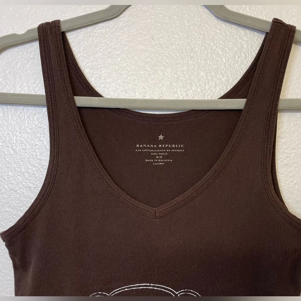 Banana Republic Y2K Women’s‎ Brown Ribbed Tank Top with Bear Graphic Size M - Image 4