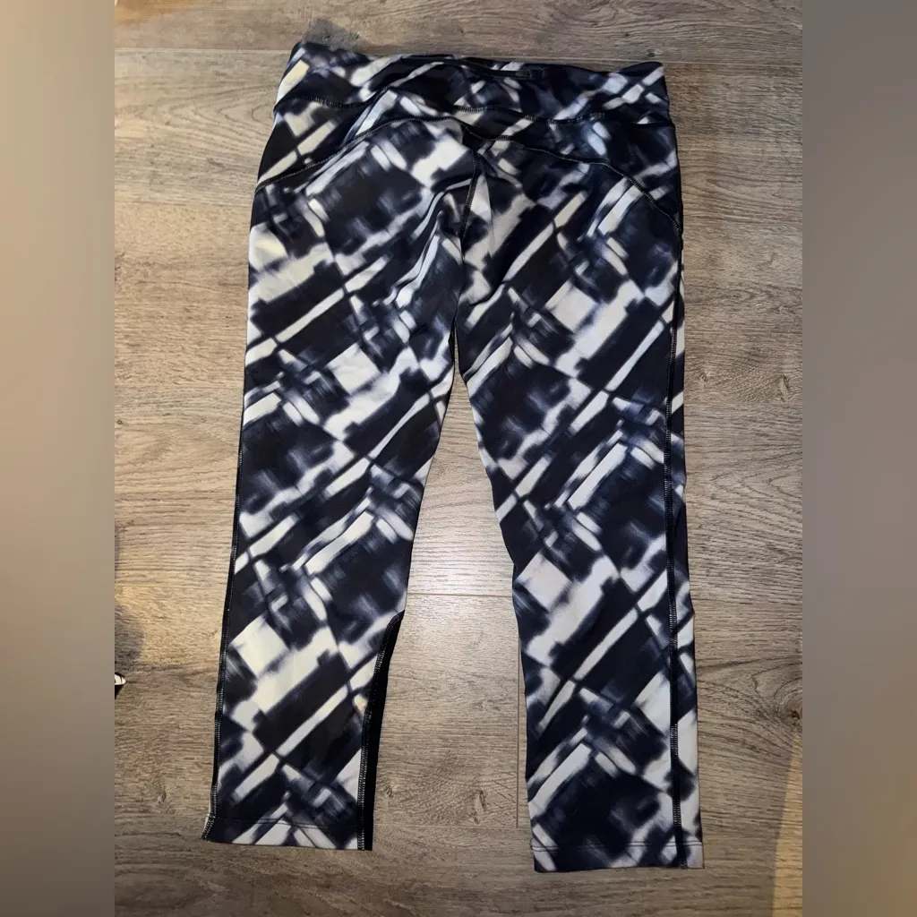 Victoria’s Secret NIKE CAPRI Active Leggings Bundle M/L - Image 11