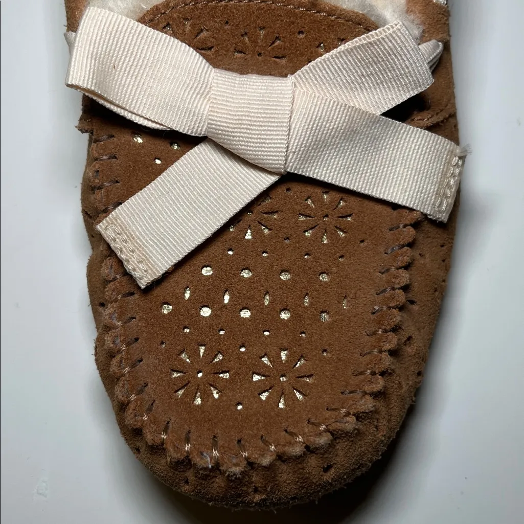 UGG Women's Dakota Sunshine Perforated Detail Chestnut Bows 7 - Image 8