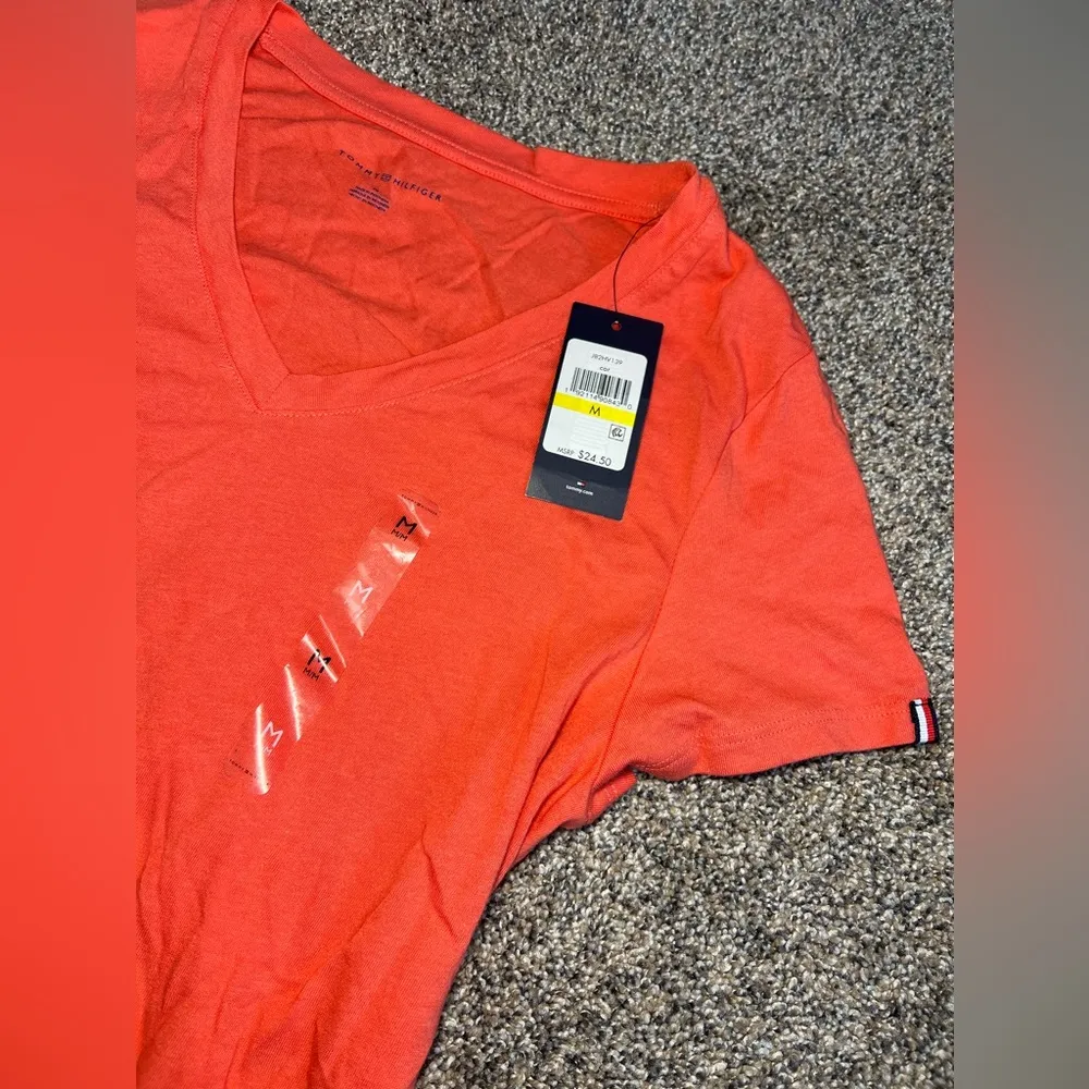 Tommy Hilfiger women’s peach/orange short sleeve T-shirt size (M) new with tag. - Image 2