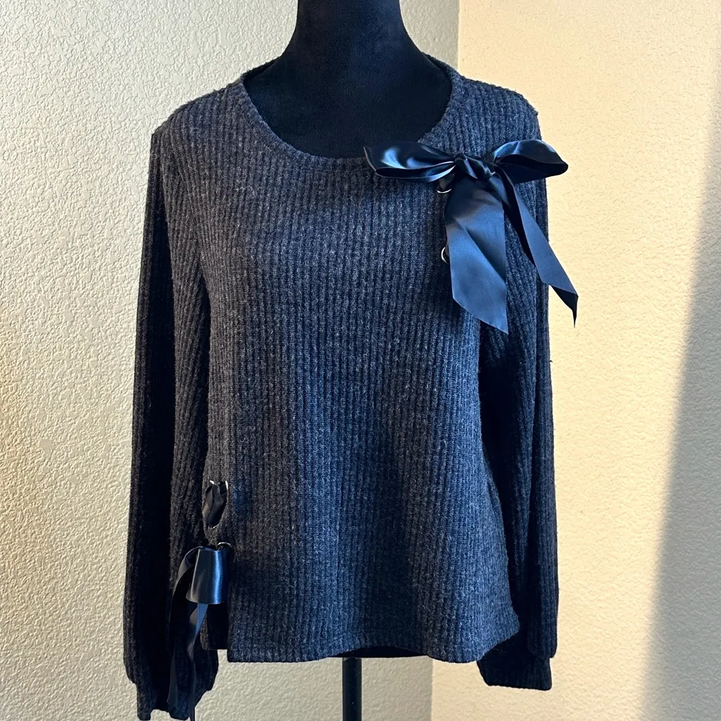 Cupio Blue Knit Top with Bows - Image 2