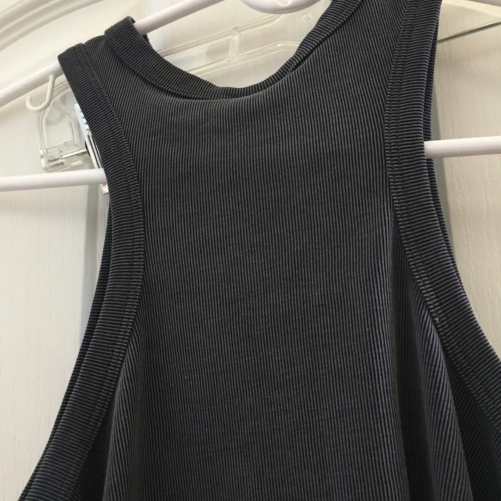 FINAL MARKDOWN LADIES evolution and creation active tee medium - Image 5