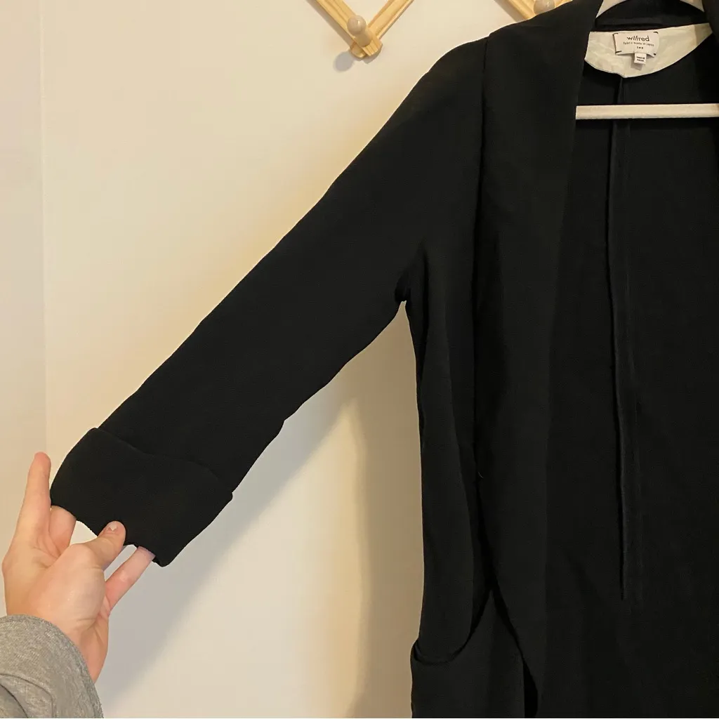 Wilfred by Aritzia Black Relaxed Style Blazer size 2 - Image 3