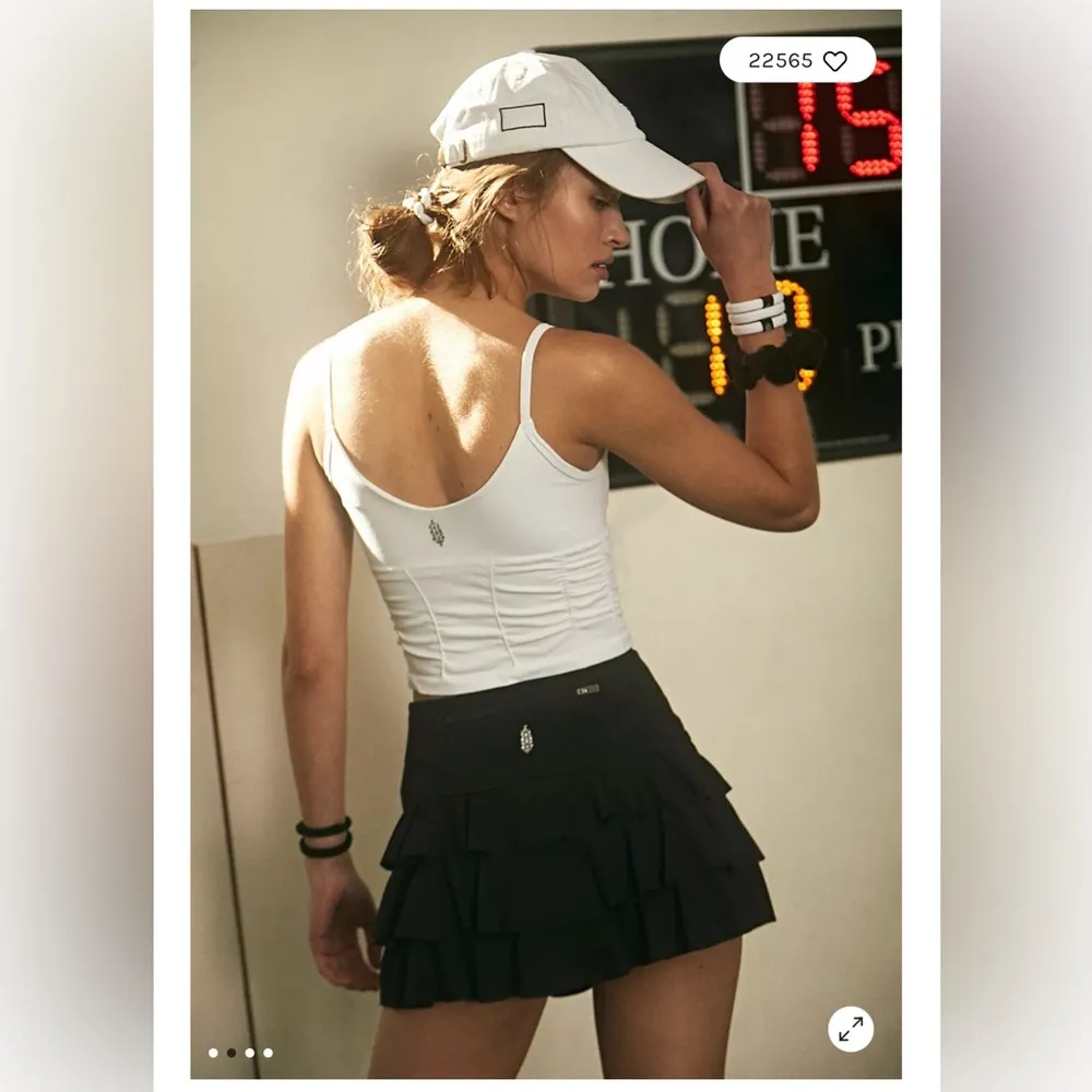 Good Karma Ruched Crop Tank in White XL - Image 4