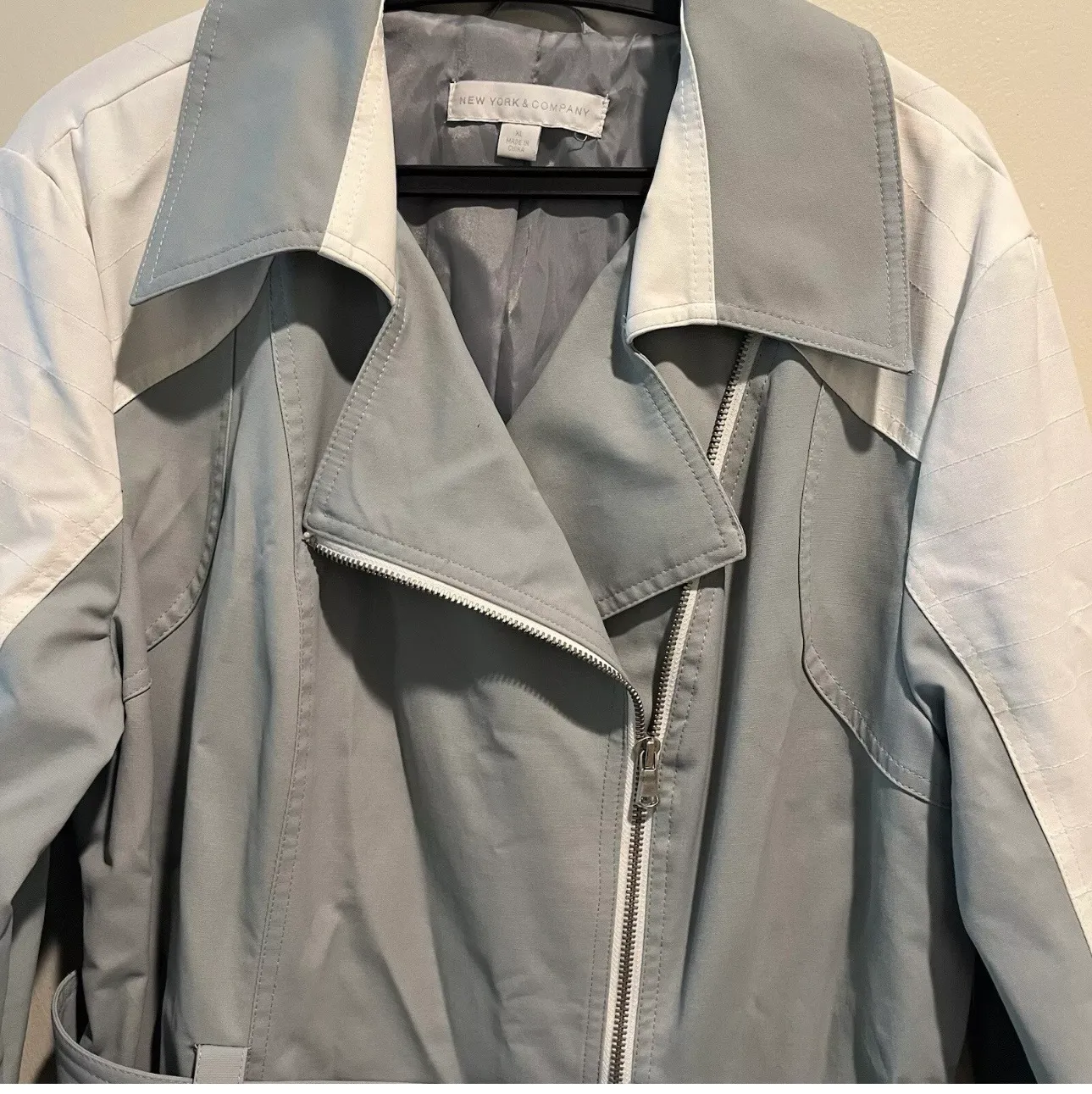 New York & Co Trench Coat Grey Cream Color Block Asymmetrical Zipper XL Academia - Image 3