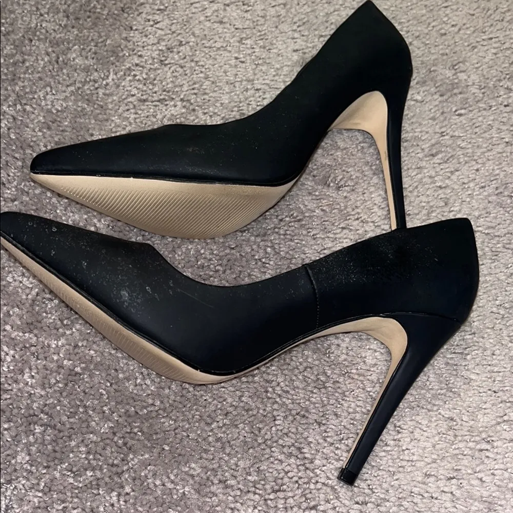Classic Black Women's Heels Size 9 - Image 4