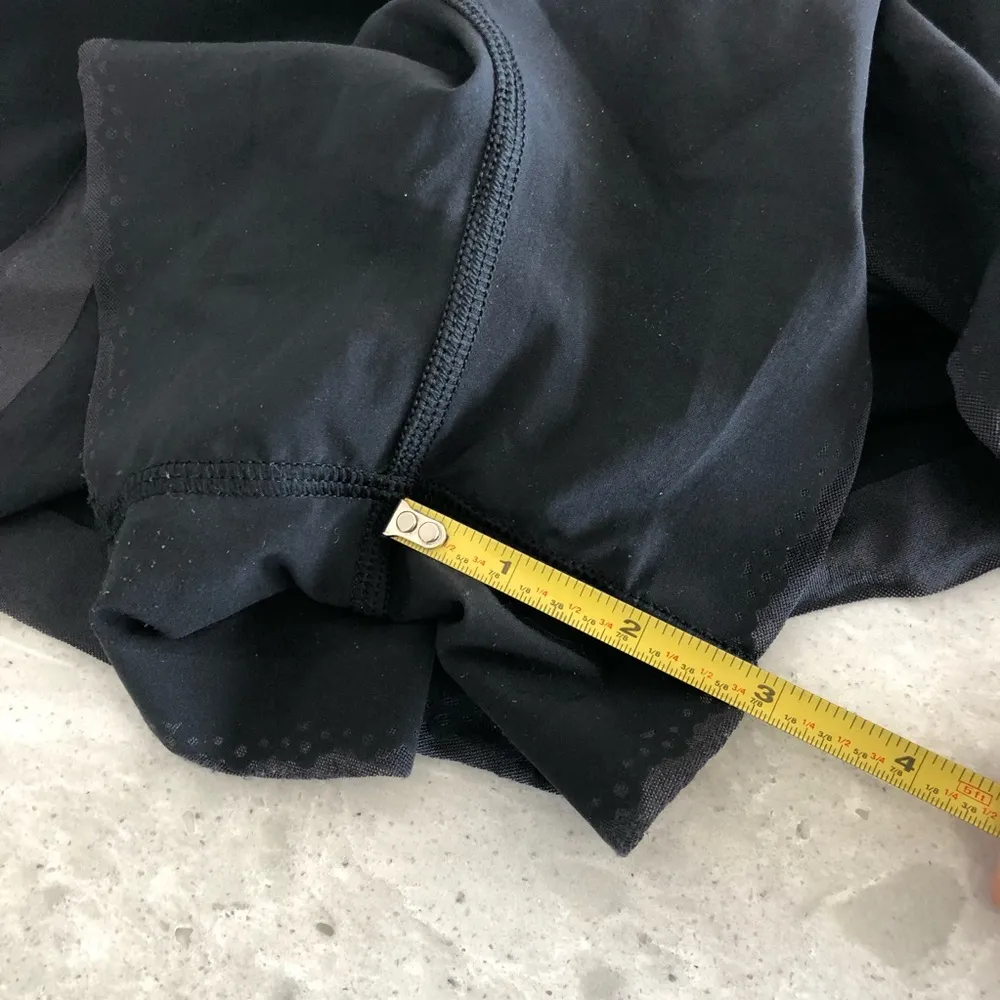 Lululemon Athletic Shorts Black Small 4 - Image 7