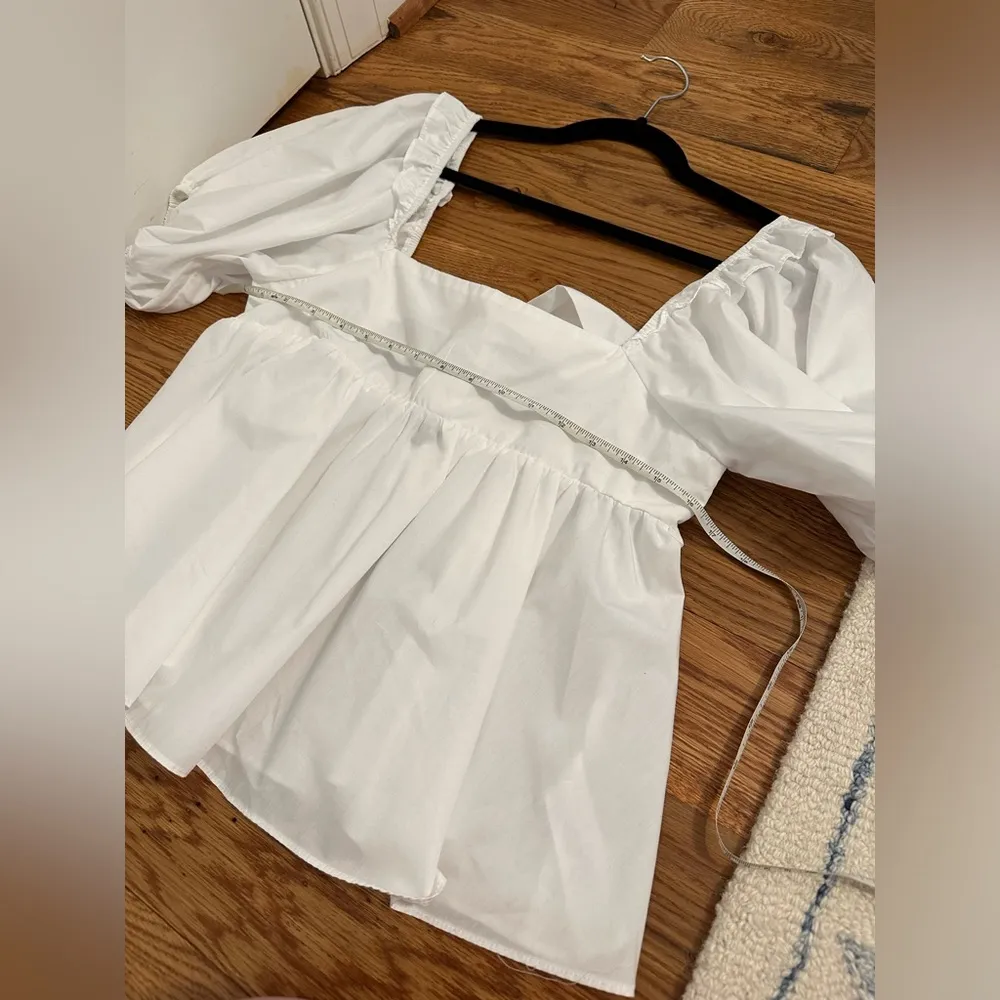 En Saison White Poplin Babydoll Puff Sleeve Blouse Open Tie Back Medium - Image 9