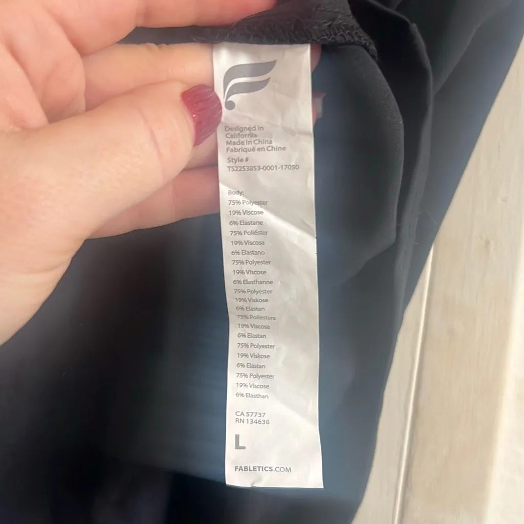 ✨Fabletics Women's Vital 1-Pocket Scrub Black Sz Large Top✨ - Image 7
