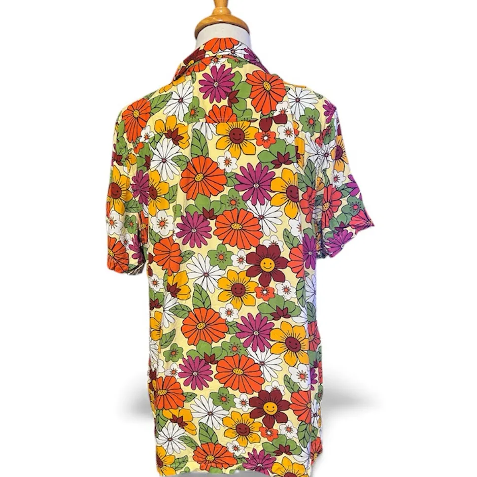 Massive Daisy retro button up shirt size M. 60’s, hippy, colorful, happy,floral Orange Size M - Image 6