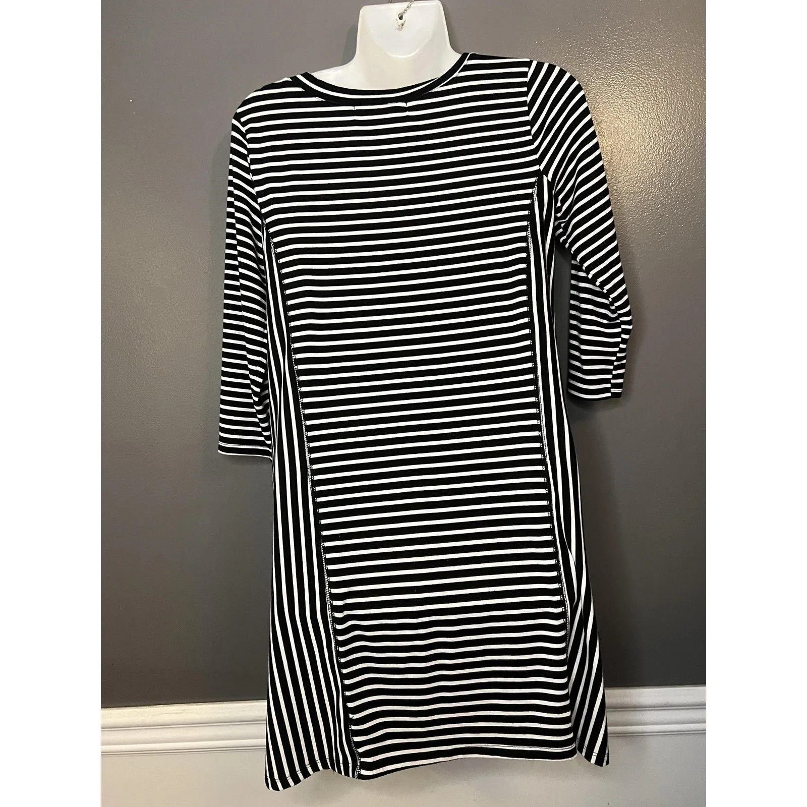 One Clothing Dress Womens Small Black White Stripe 3/4 Sleeve V Neck Rayon - Image 5