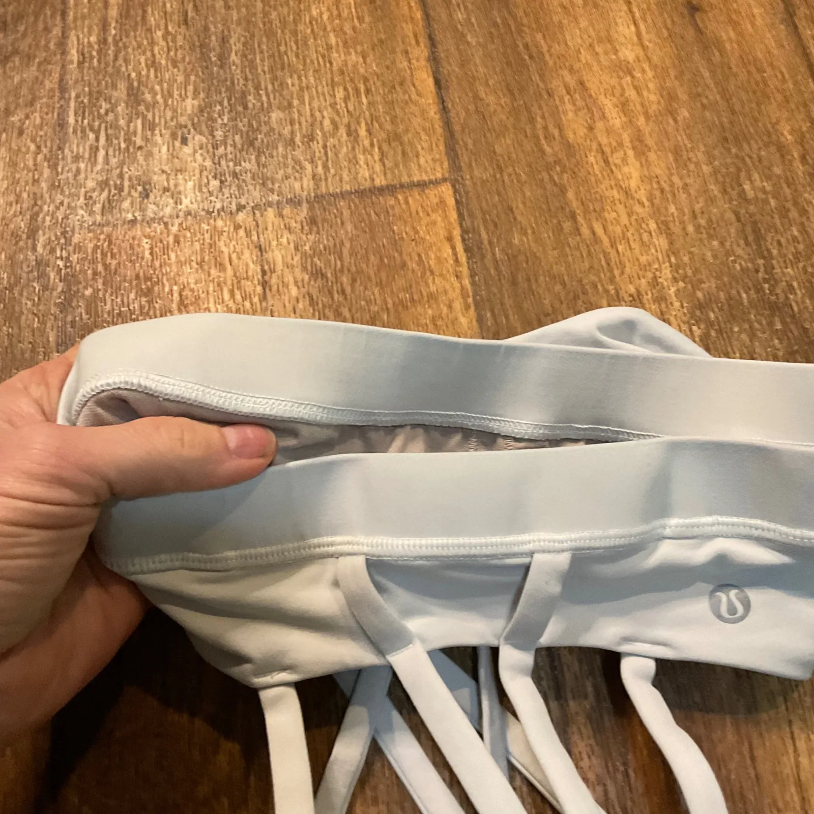 Lululemon Energy Sports Bra Size 6 White Criss Cross Back Workout Womens Athletc - Image 6