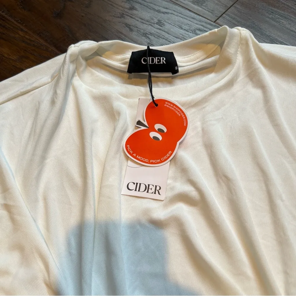 NWT Cider White Short Sleeve Cropped T-Shirt | S - Image 4
