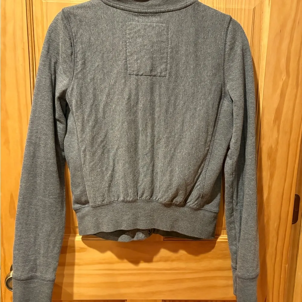 Hollister women’s grey snap front jacket  size L - Image 2