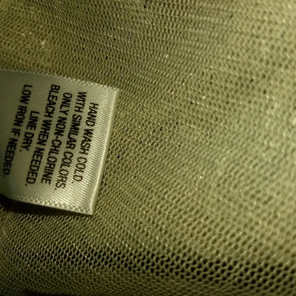 Beautiful M Crew Neck Sparkly Sequins Crop Top in Silver Size M - Image 3