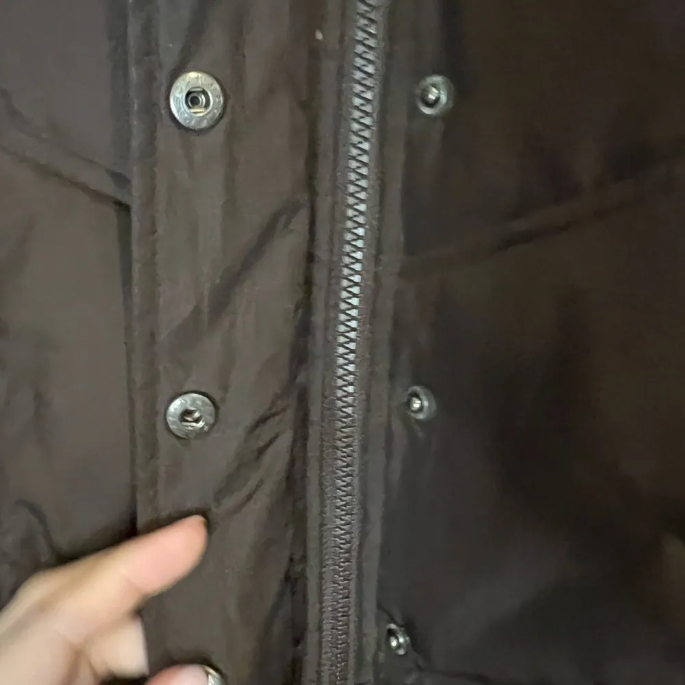 GAP Women's Brown Puffer Jacket Excellent Condition with Faux Fur Lined Hood - Image 5