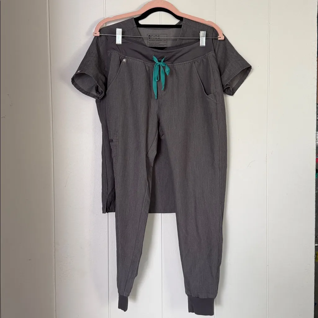 Figs grey Scrub Set - Image 2