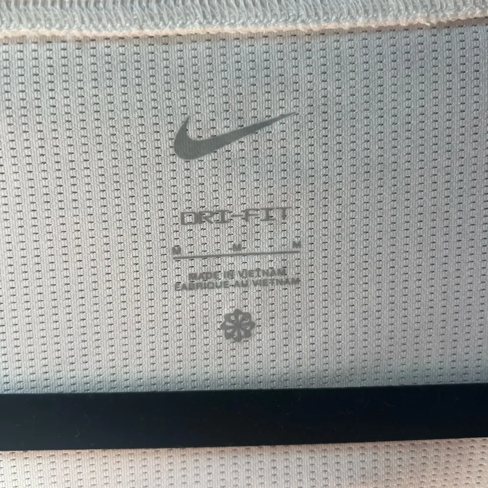 ✨NEW✨ White Nike Athletic Top! - Image 3