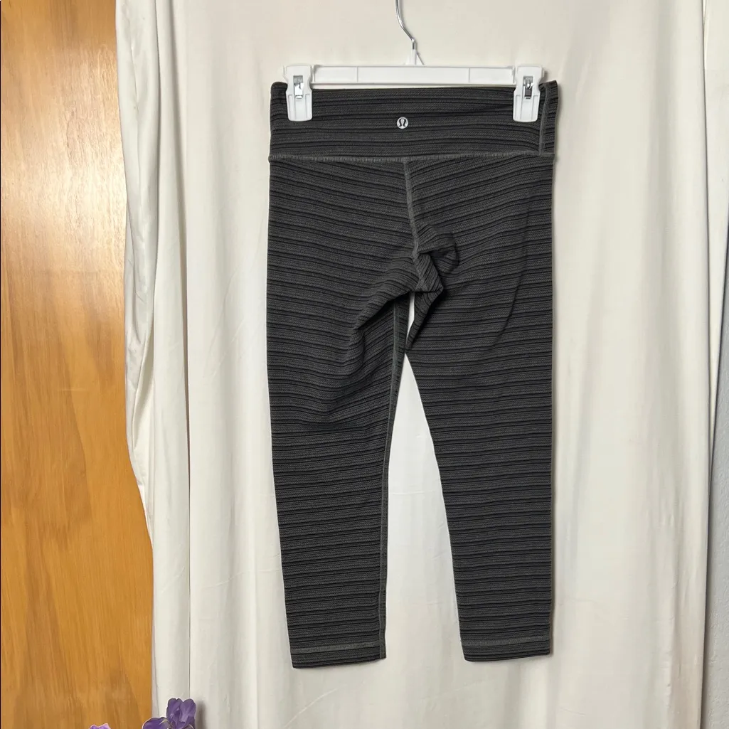 Lululemon Wunder Under Crop II-Textured Stripe Slate Deep Coal Size 4 - Image 6
