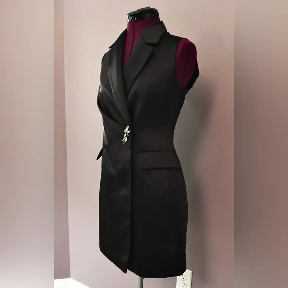 Zara NWT Black tuxedo blazer satin mini dress with rhinestone broach button - Image 4