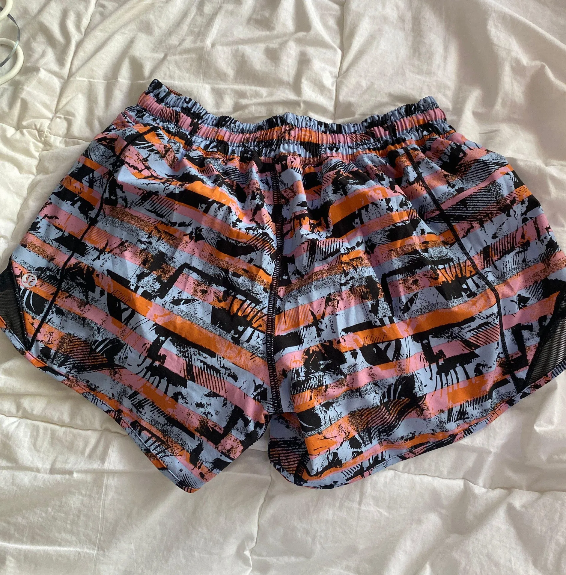 Lululemon Hotty Hot Shorts Tall - Image 2