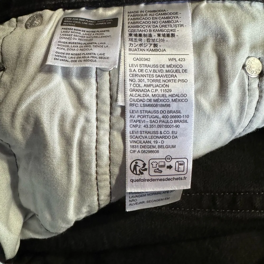 Levi’s 501 Black Distressed High Rise Raw Hem Denim Jean Shorts Size 26 New - Image 6