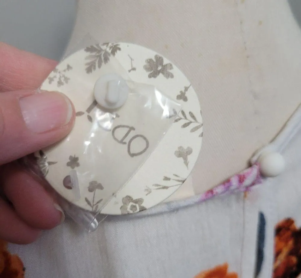 ODDY white crepe floral tunic size large - Image 9